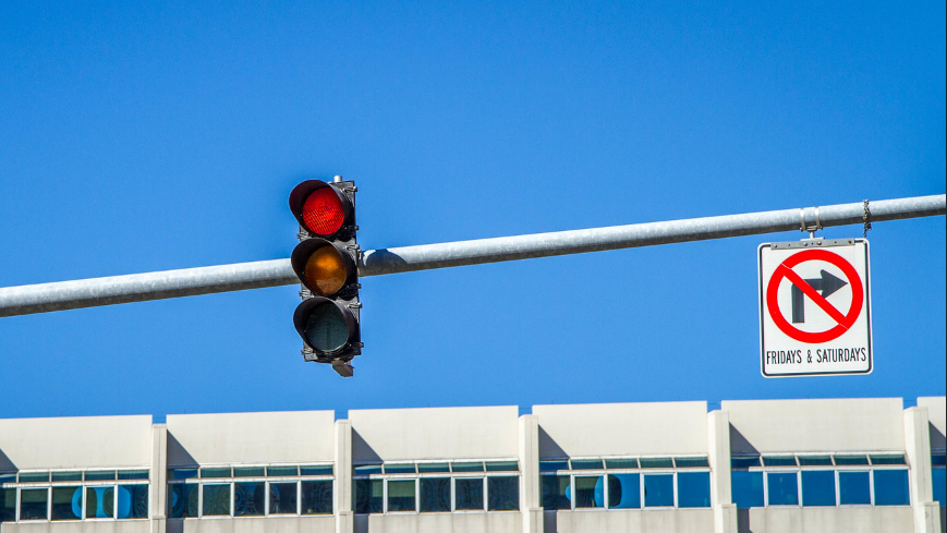 How Strict Are Red Light Right Turn Laws in Connecticut? Find Out Now!