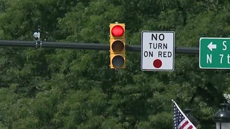 How Strict Are Red Light Right Turn Laws in California? Find Out Now!