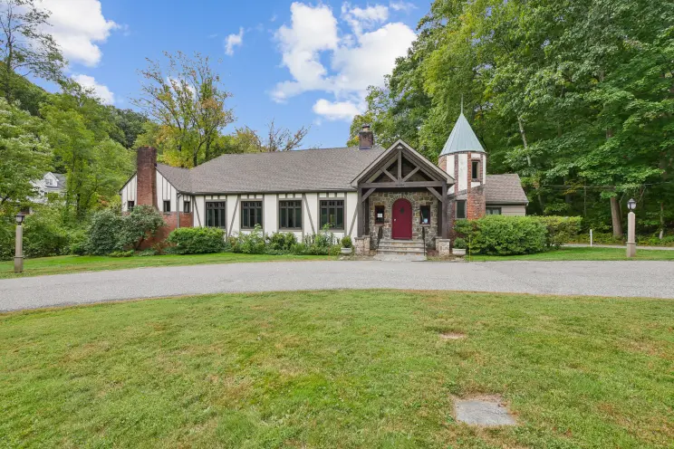 This New Jersey Home for Sale Comes with 5 Pre-WWI Antique Cars – And They’re Yours to Keep