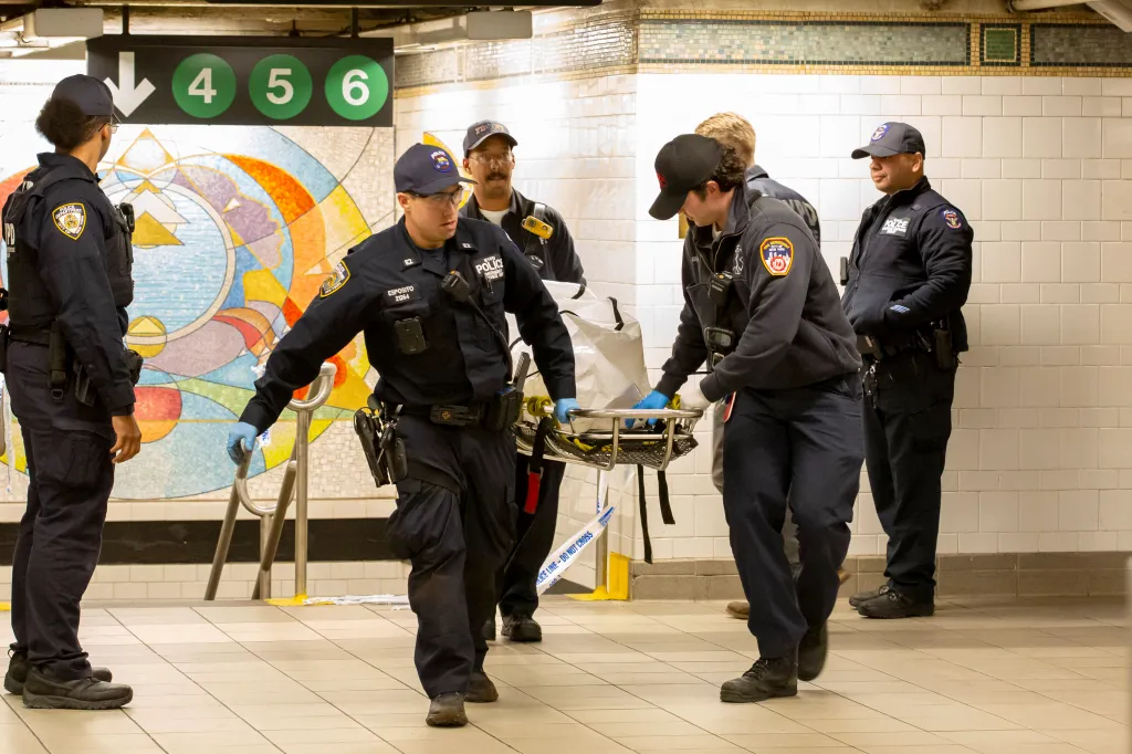 Suspect Sought for Assaulting MTA Worker in Manhattan