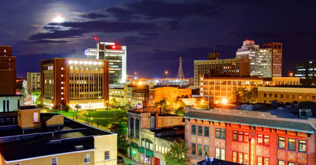 Looking for the Best Dating Scene in Iowa? Check Out These 10 Cities!