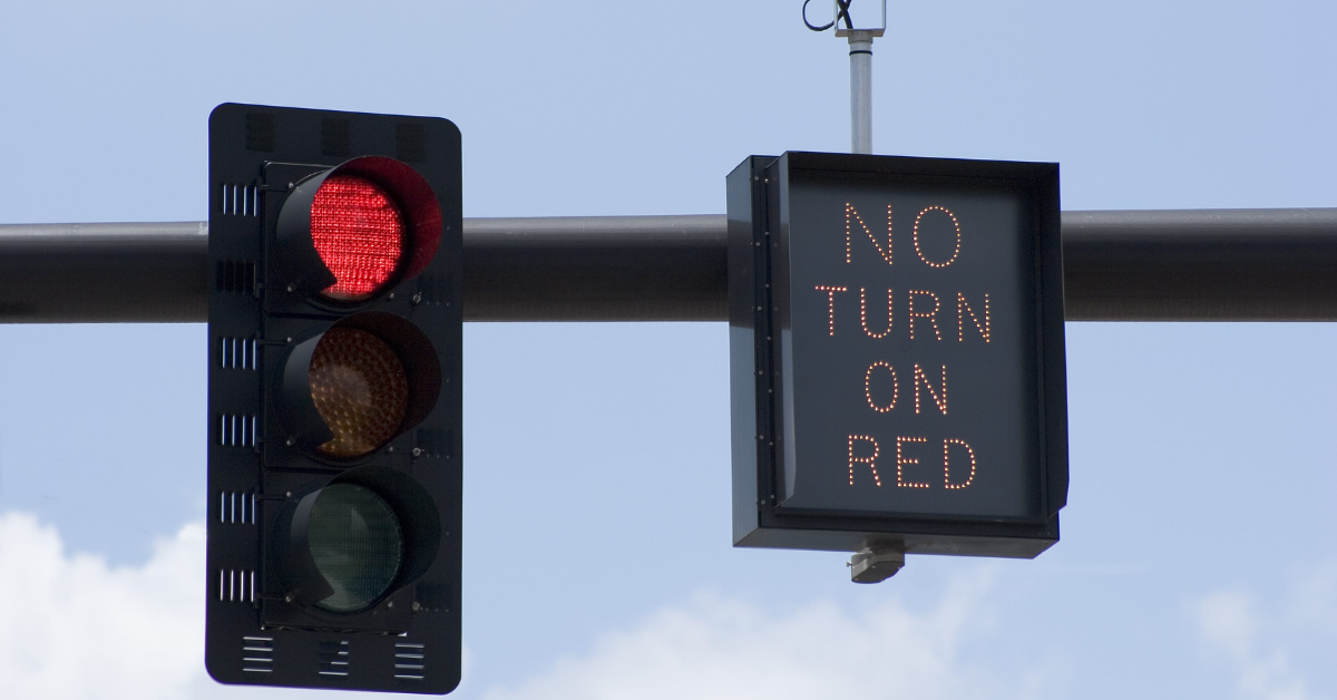 Are Right Turns on Red Really That Dangerous? Here’s What the Data Says!