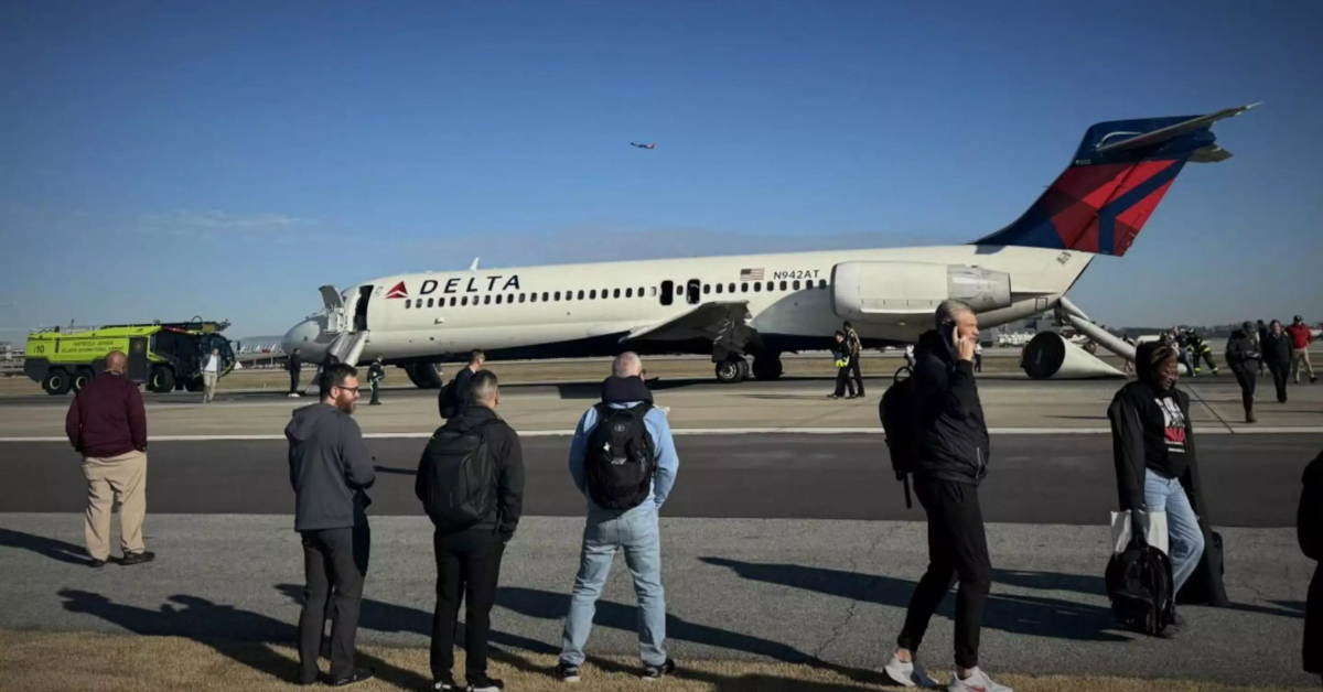 Delta Airlines Flight 345 Makes Emergency Landing After Cabin Fills with Smoke!