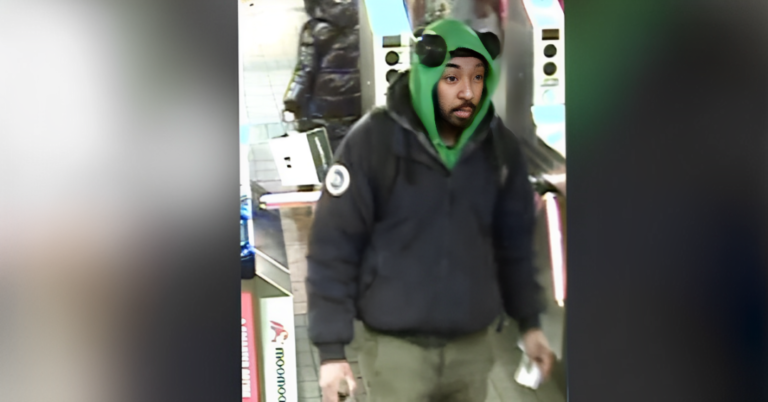 Suspect Sought for Assaulting Mta Worker in Manhattan