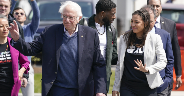 Bernie Sanders and Alexandria Ocasio-Cortez Push 'Common Sense' Values in Arizona Rally
