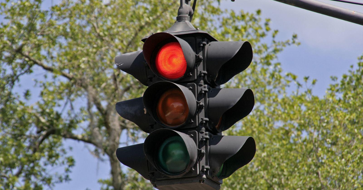 New Michigan Traffic Law: Ins and Outs of Turning Right on Red Lights