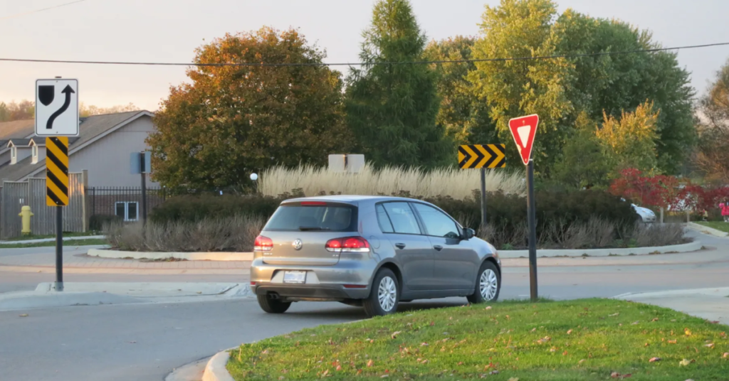 New Michigan Traffic Law: Ins and Outs of Turning Right on Red Lights