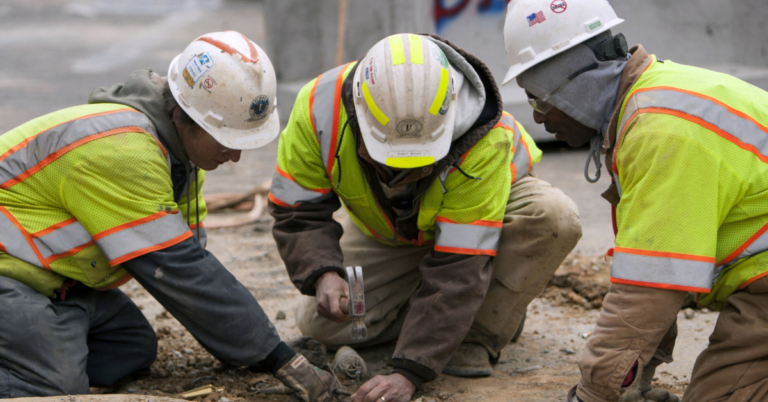 Tennessee’s Unemployment Rate Stays Steady at 3.7%, Lower Than National Average!