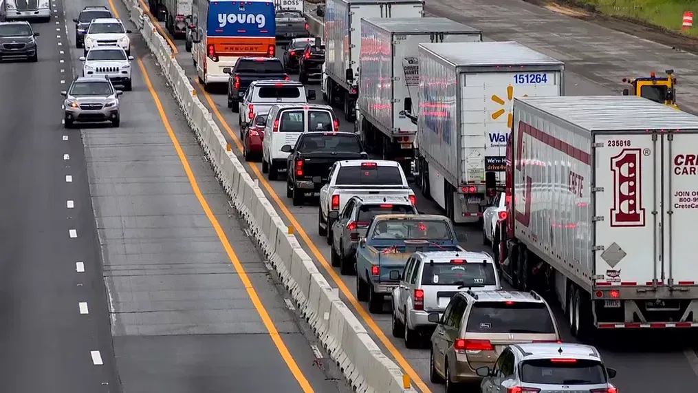 Traffic Restored on I-25 Northbound Near Mead Following Early Morning Truck Crash!