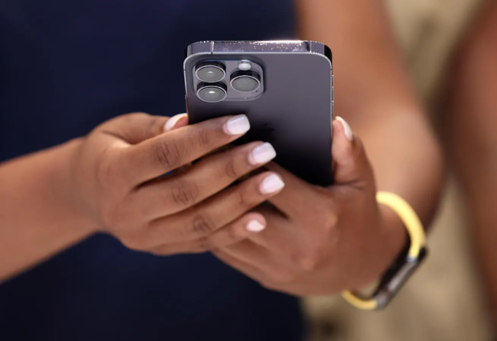 Urgent Security Alert: Apple Warns 1.8 Billion iPhone Users of Major Risk