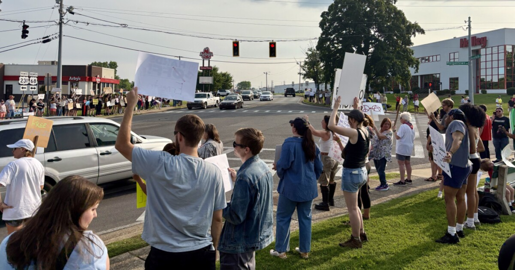 Hundreds Rally Against ICE Detention of Kentucky Teen Held in Louisiana
