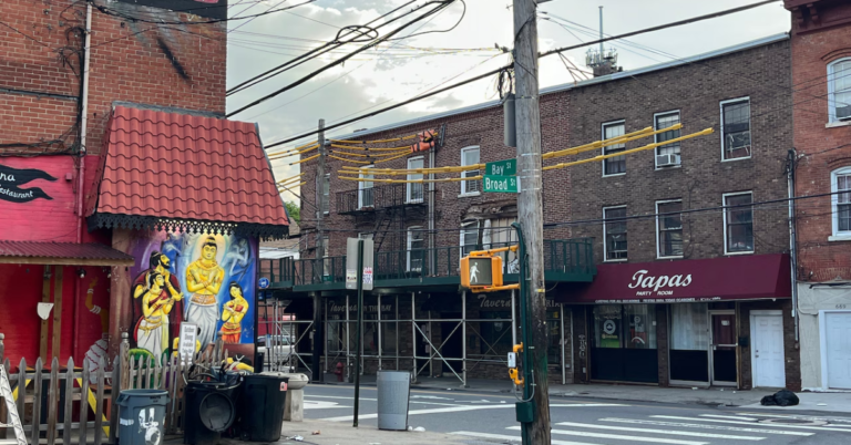 41-Year-Old Woman Allegedly Threatens Victim with Box Cutter on Staten Island